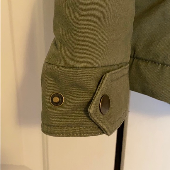 Green utility jacket with detachable fur trim - Picture 3 of 6
